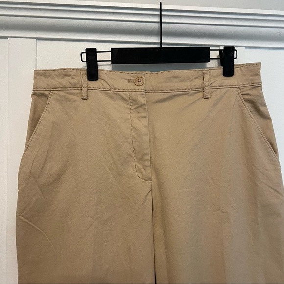 NWT - Women’s Abercrombie and Fitch Khaki Straight Leg Trousers - Size 32 - Picture 3 of 9